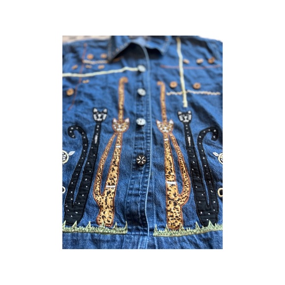 SOLD at market Vintage embroidered cat denim shirt - Picture 5 of 14